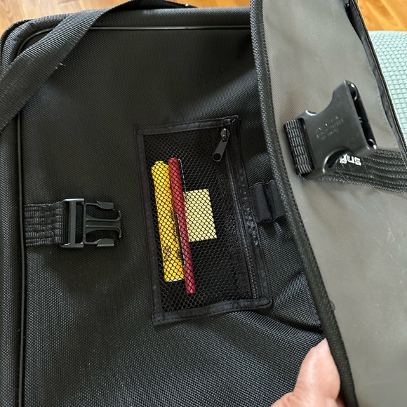Targus Computer/ Laptop/Mobile Scanner Briefcase - Picture 7 of 9